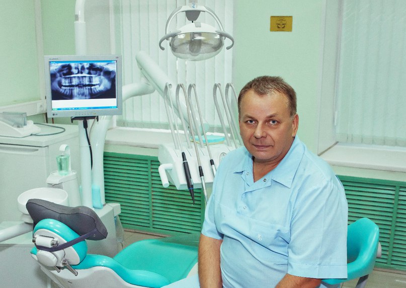 Титов Вячеслав Иванович  врач стоматолог - универсал